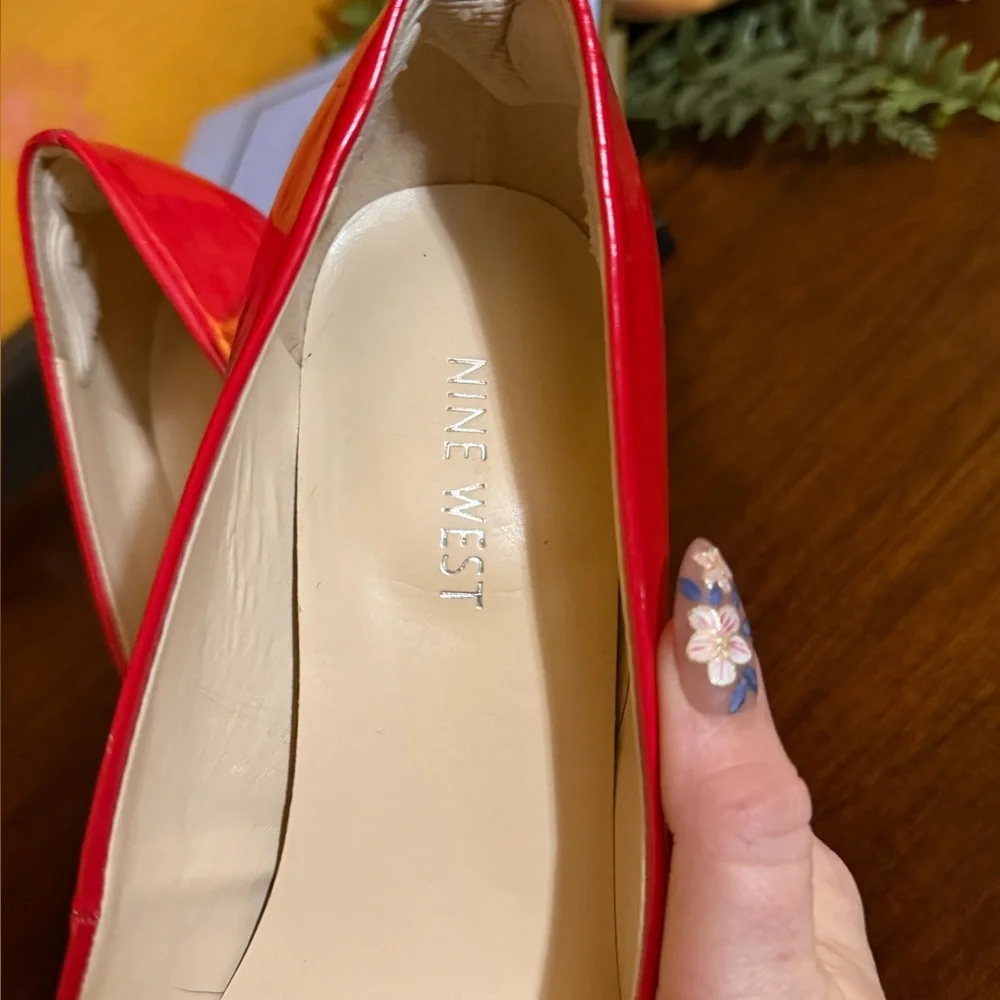 Women’s Nine West Red Pumps 8 1/2 - Picture 3 of 6